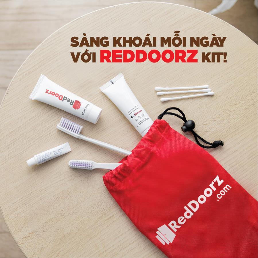 Готель Reddoorz @ Pham Ngu Lao Street 4 Хошимін Екстер'єр фото