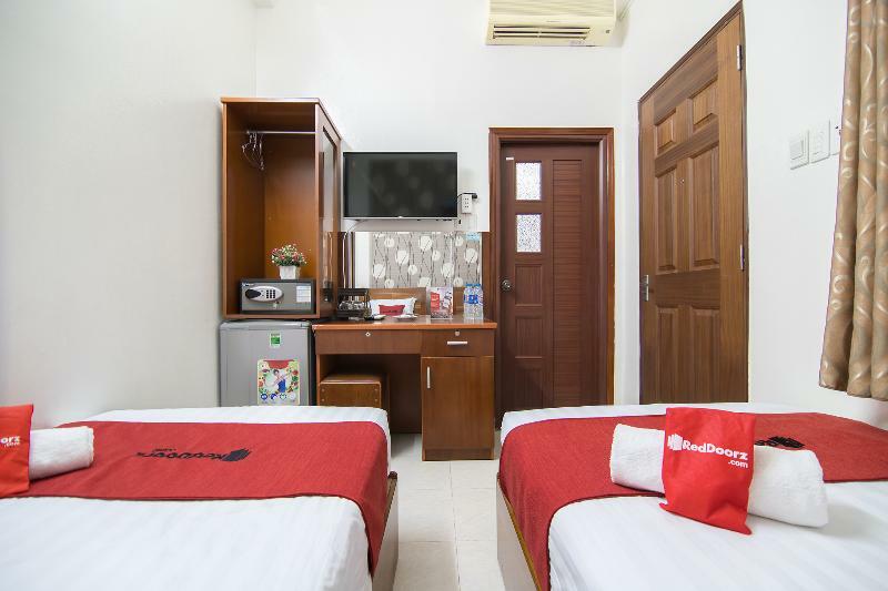 Готель Reddoorz @ Pham Ngu Lao Street 4 Хошимін Екстер'єр фото
